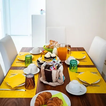 Bed & Breakfast Binario Naples